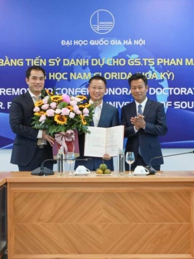 GS.TS PHAN MẠNH HƯỞNG – CỰU SINH VIÊN KHOA VẬT LÝ, TRƯỜNG ĐẠI HỌC KHOA HỌC TỰ NHIÊN CHIA SẺ : “RÈN LUYỆN THÀNH NHÀ KHOA HỌC UY TÍN ĐỂ TRỞ VỀ ĐÓNG GÓP CHO QUÊ HƯƠNG”